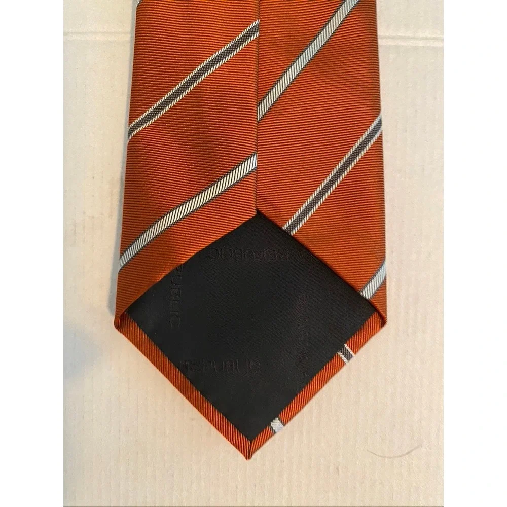 Banana Republic Men Silk Blend Striped Necktie Orange Navy White Diagonal Stripe